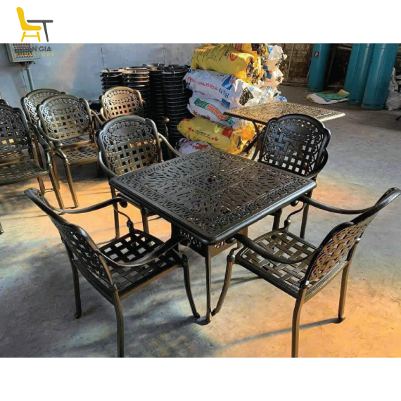 Bàn ghế nhôm đúc BT-4 bàn vuông 