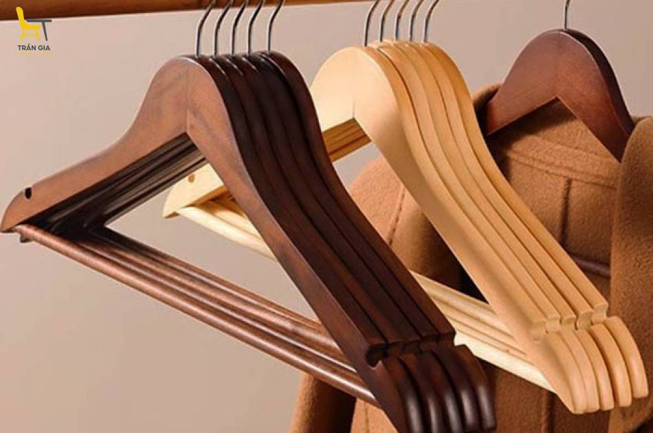 Móc treo quần áo bằng gỗ đẹp dùng tại nhà, khách sạn