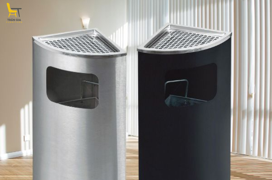 Thùng rác thép đen đặt góc loại có gạt tàn