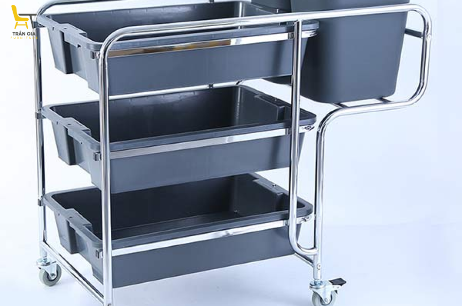 Xe dọn bàn 3 tầng khung inox trong nhà hàng